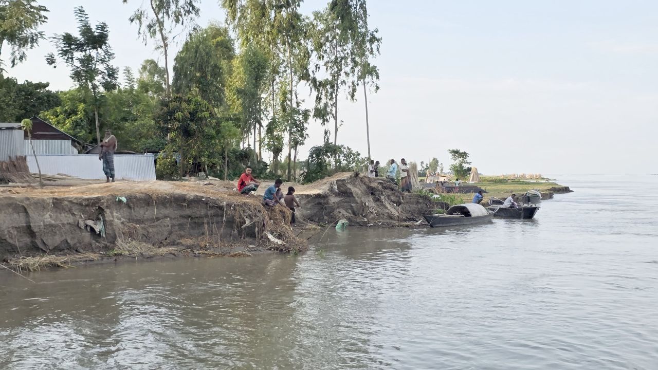 গাইবান্ধায় ৪৮ পয়েন্টে তীব্র নদীভাঙন, ঝুঁকিতে ১০ হাজার পরিবার
