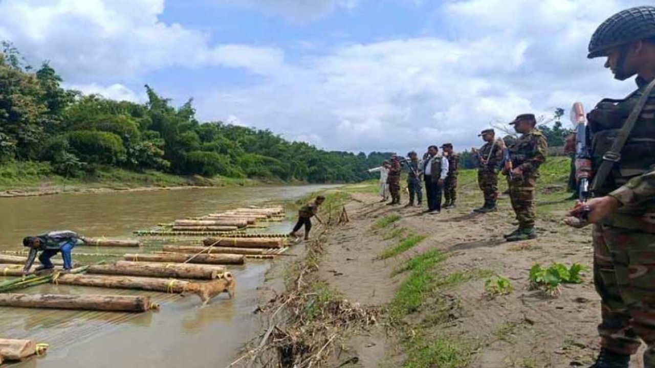ফটিকছড়িতে সেনাবাহিনীর অভিযান, ১৬ লাখ টাকার কাঠ ও বাঁশ জব্দ
