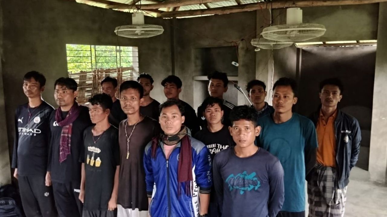 আলীকদম সীমান্তে মিয়ানমারের ১৪ ‘নিরাপত্তা সদস্য’ আটক