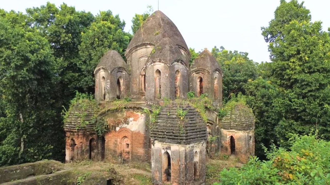 অবশেষে সংস্কার হচ্ছে কলারোয়ার ঐতিহাসিক শ্যামসুন্দর মন্দির