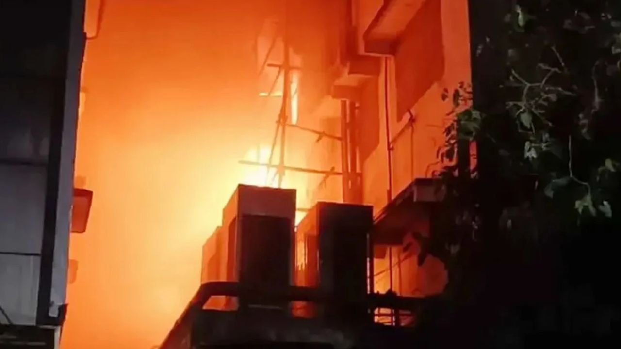 কলকাতায় হোটেলে আগুনে মৃত্যু ৯, তদন্তে একাধিক প্রশ্ন
