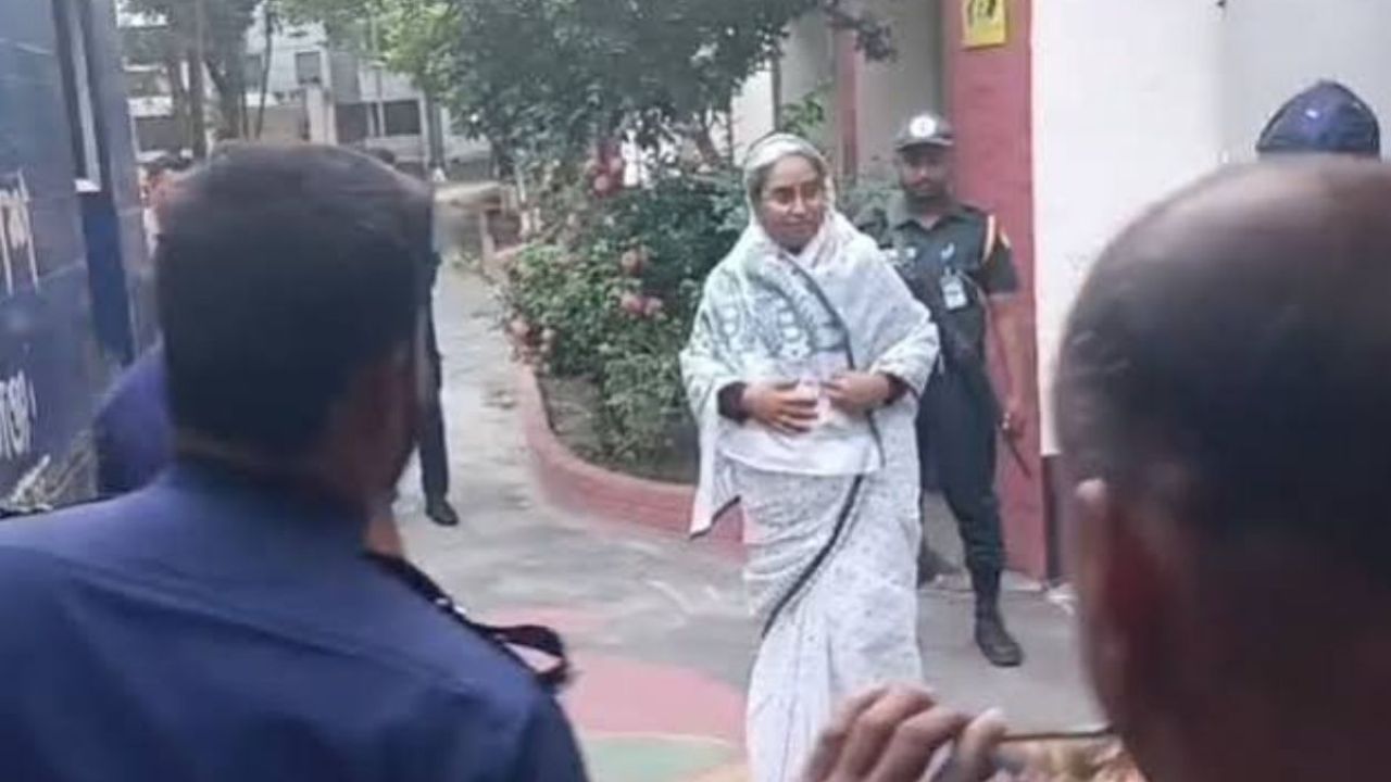 স্বামীকে শেষ বিদায় জানাতে ১২ ঘণ্টার প্যারোলে মুক্ত দীপু মনি