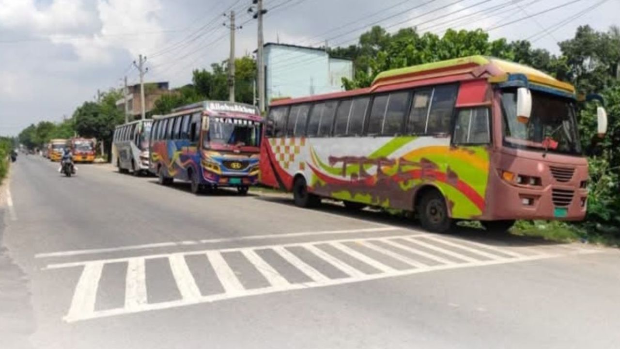 ৪৩ ঘণ্টা পর রাজবাড়ী-ফরিদপুর রুটে বাস চলাচল শুরু
