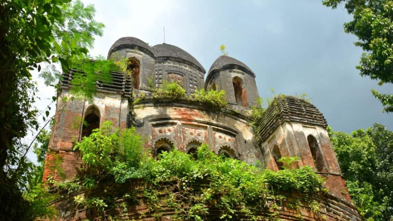 রক্ষা পাচ্ছে আড়াই শ বছরের ঐতিহাসিক শ্যামসুন্দর মন্দির
