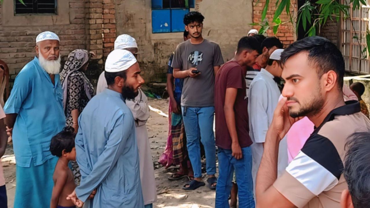 ফুটবলের পিছু ছুটে না ফেরার দেশে শিশু