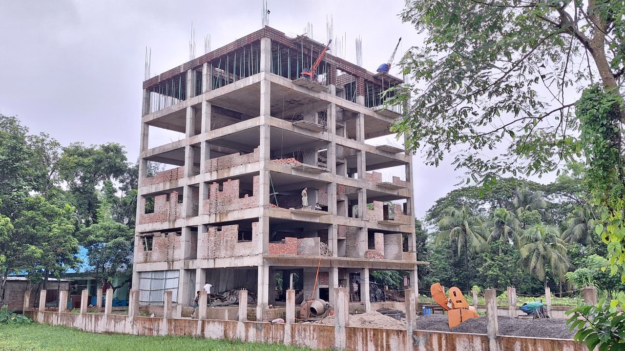 দাগনভূঞায় তৈরি হচ্ছে পরিচ্ছন্নতাকর্মীদের আধুনিক ভবন