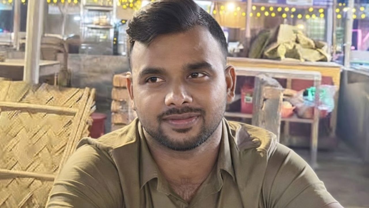 চট্টগ্রামের শীর্ষ ‘সন্ত্রাসী’ রায়হানের পোস্ট, ‘ওয়েট অ্যান্ড সি’