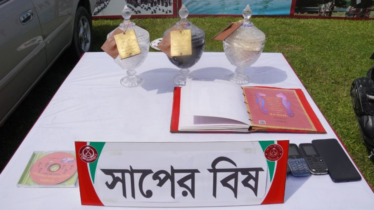 দিনাজপুরে ৩৮ কোটি টাকার সাপের বিষ উদ্ধার