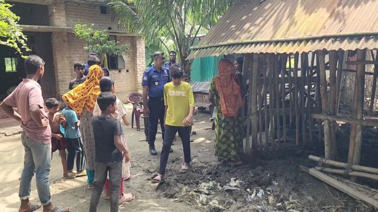 মালিককে ঘরে আটকে গরু চুরি, অতঃপর...