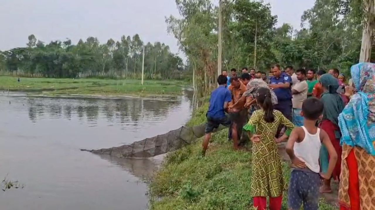 নিষিদ্ধ জালে শেষ হচ্ছে পোনা, বিপন্ন দেশি মাছ