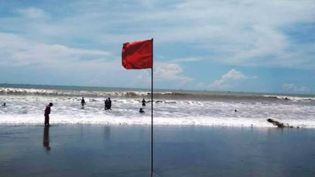সাগরে লঘুচাপ : চার বন্দরে ৩ নম্বর সতর্কসংকেত