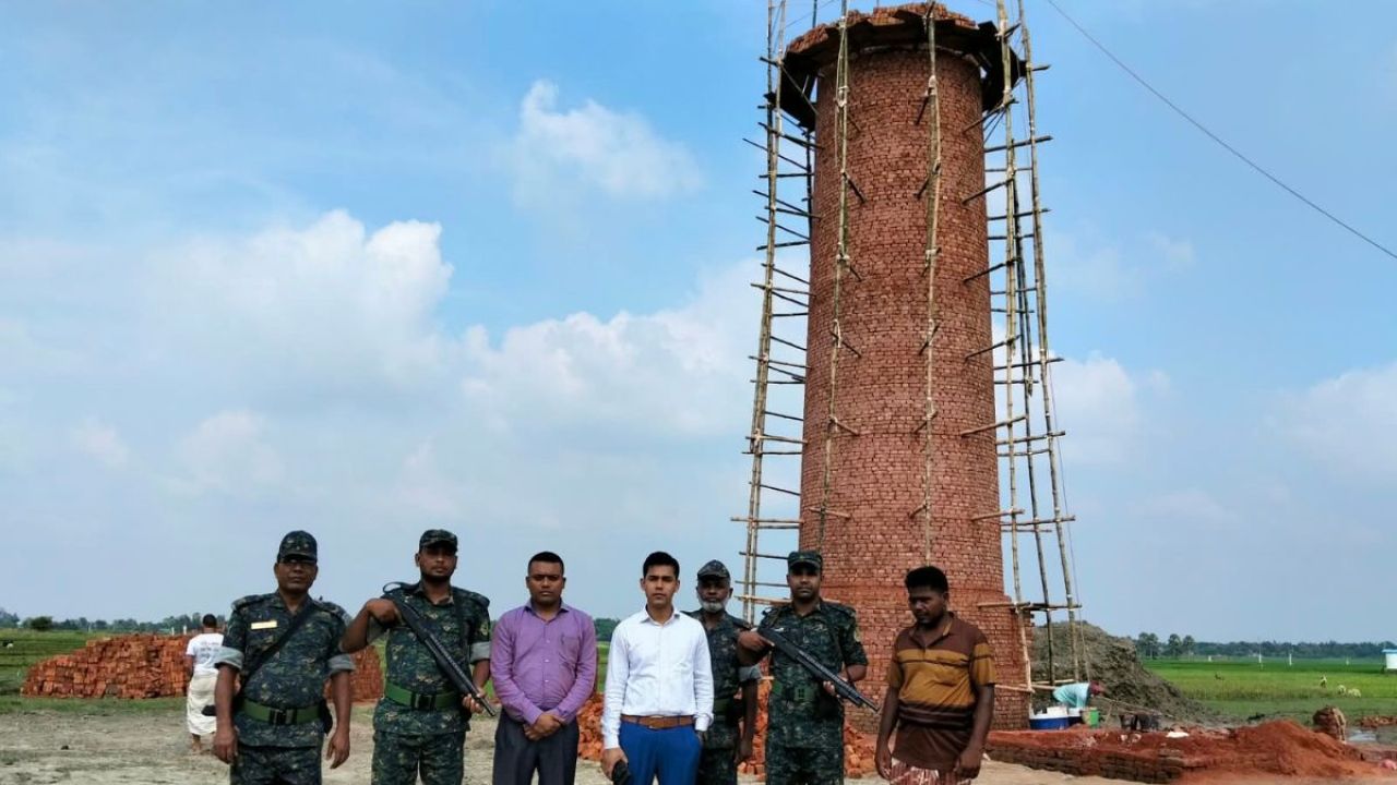 ফসলি জমিতে ইটভাটা, গুণলেন বড় জরিমানা