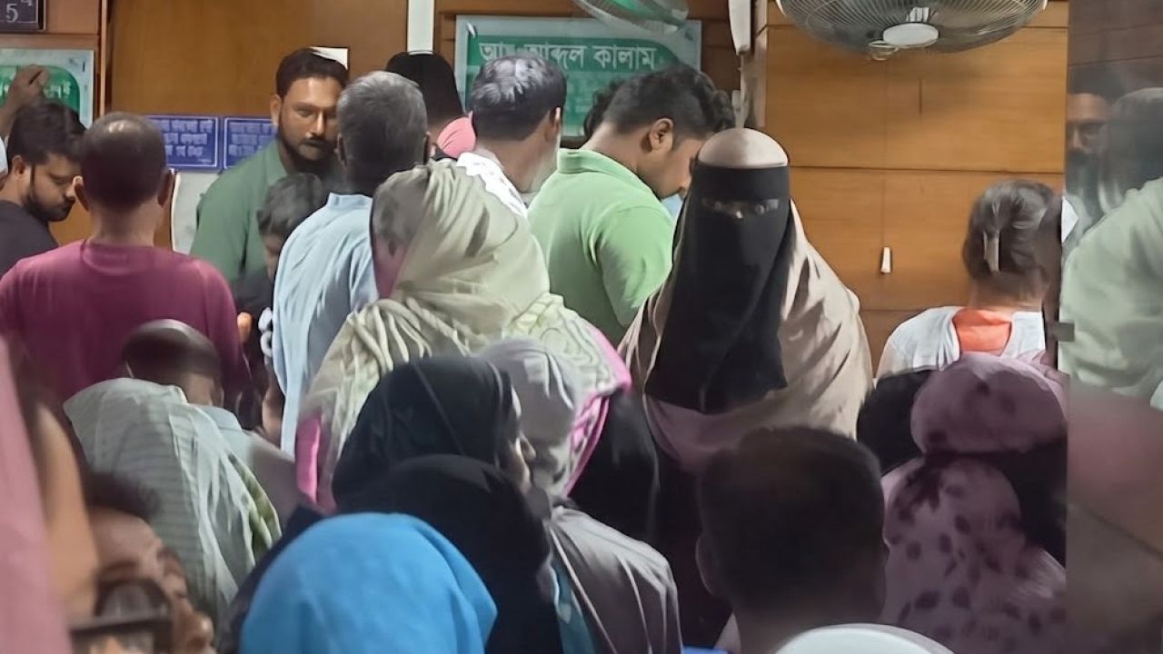 মাউন্ট এডোরায় রোগীদের হাঁসফাঁস, ডাক্তারের দেখা নেই