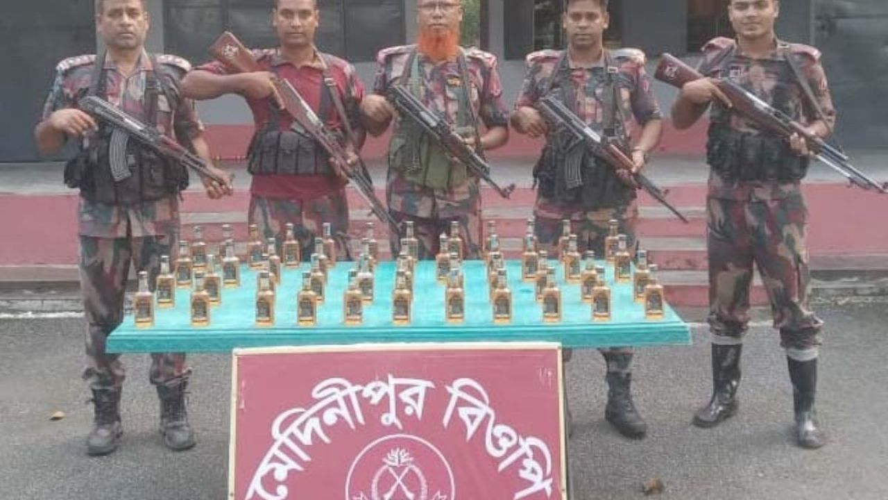 মহেশপুরে ৪৪ বোতল ভারতীয় মদ ও নারী আটক