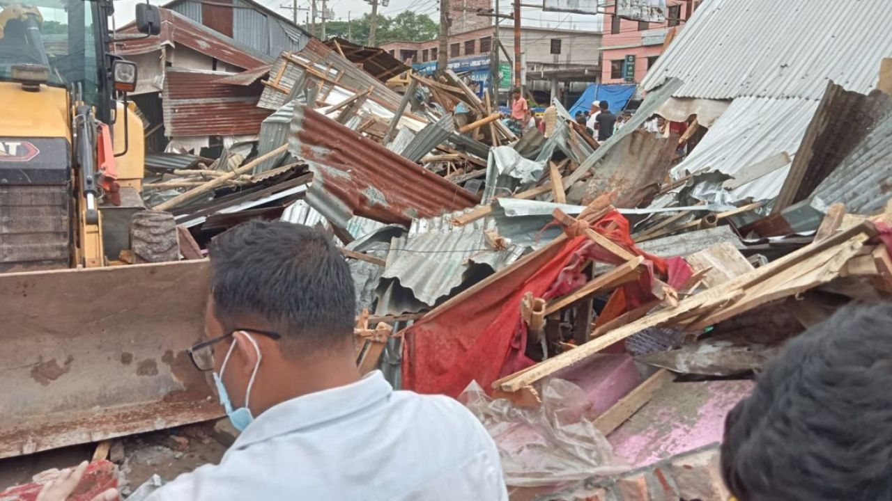 উচ্ছেদ অভিযানে গুঁড়িয়ে দেওয়া হলো অর্ধশতাধিক স্থাপনা