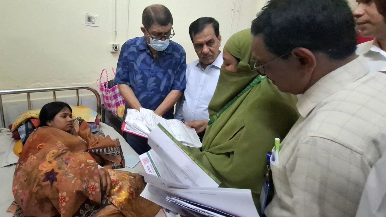 স্যালাইন থাকতেও পাঠালেন বাইরে : নার্সকে মন্ত্রীর শোকজ