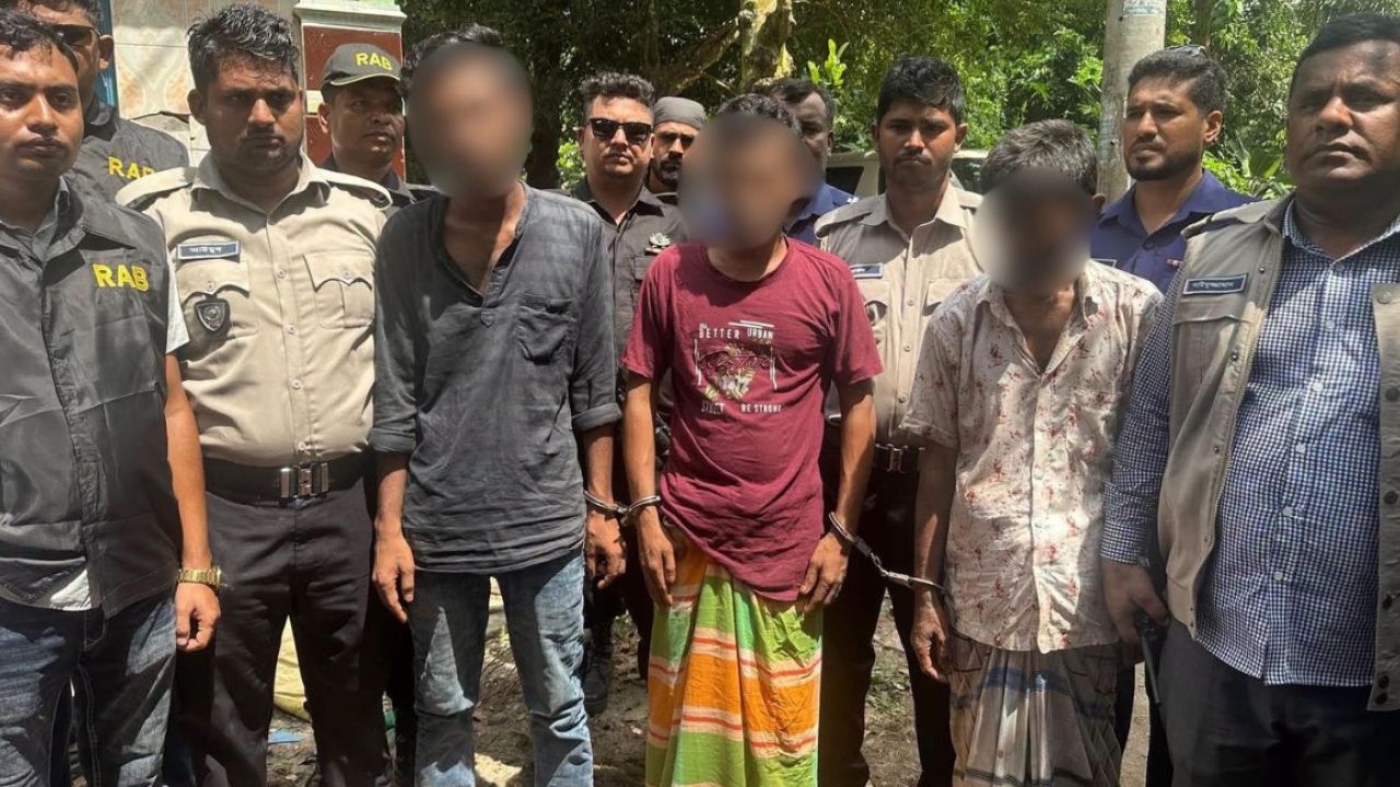 দুই শীর্ষ মাদক ব্যবসায়ীর বাড়িতে যৌথ বাহিনীর হানা