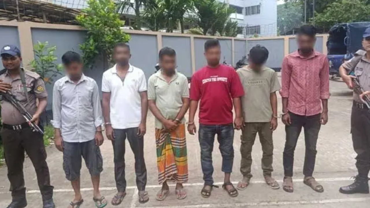 মাদকের খোঁজে গিয়ে মিলল চার বিদেশি পিস্তল ও গুলি