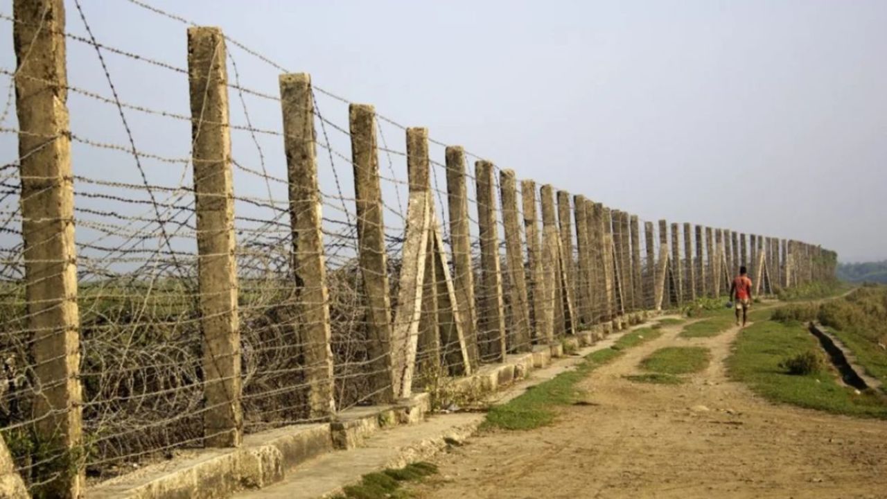 সীমান্ত পেরিয়ে ঘরে ঘরে মাদক, বিপন্ন যুবসমাজ