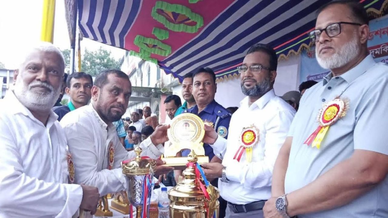 মাদকবিরোধী প্রীতি ফুটবল ম্যাচে বাকেরগঞ্জকে হারাল দুমকি