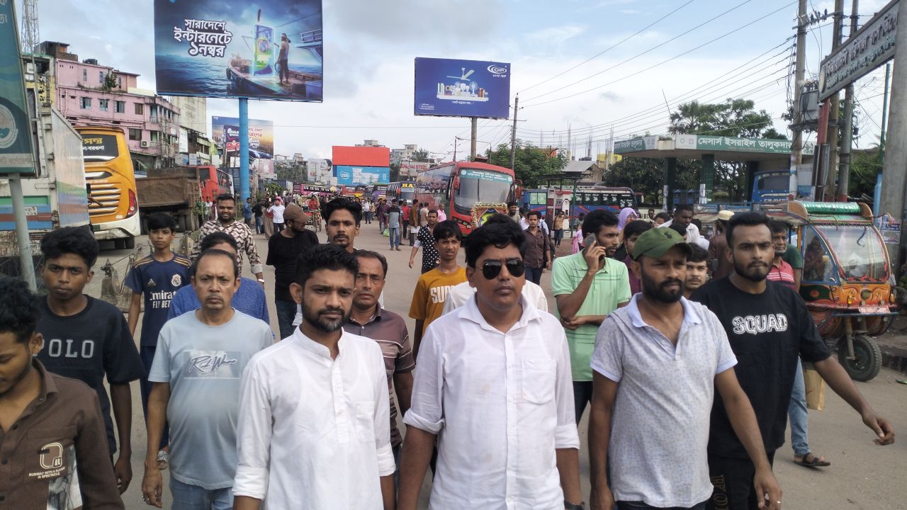 শ্রমিক বিরোধে ঢাকা-বরিশাল মহাসড়ক বন্ধ