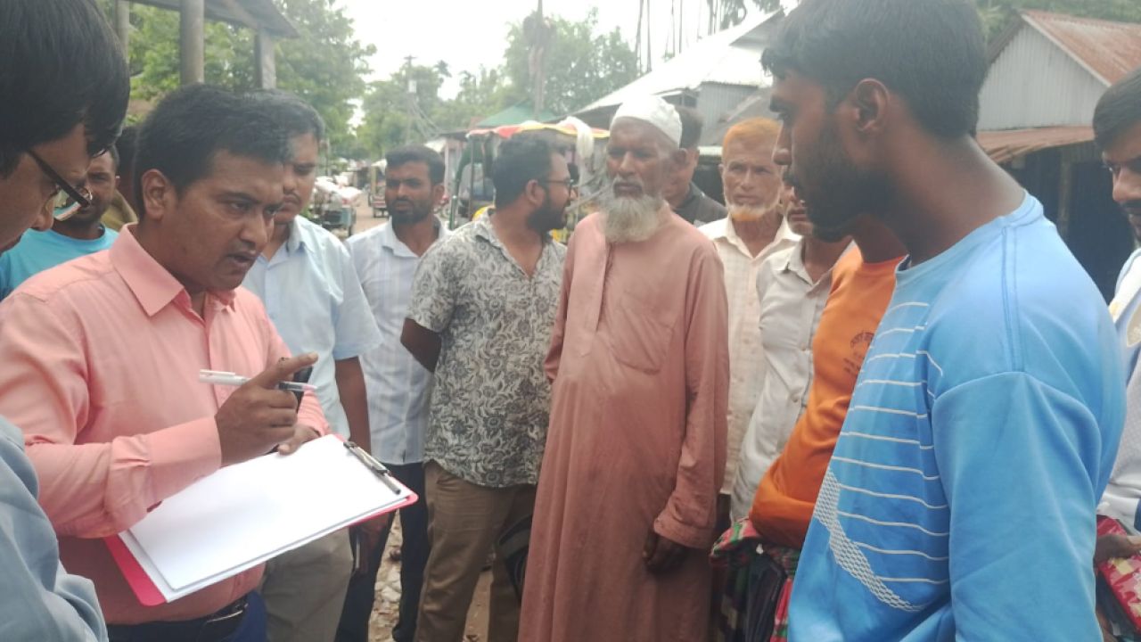 কুড়িগ্রামে সার লুট: নথিপত্রে ঘাপলা, ডিলারকে শোকজ