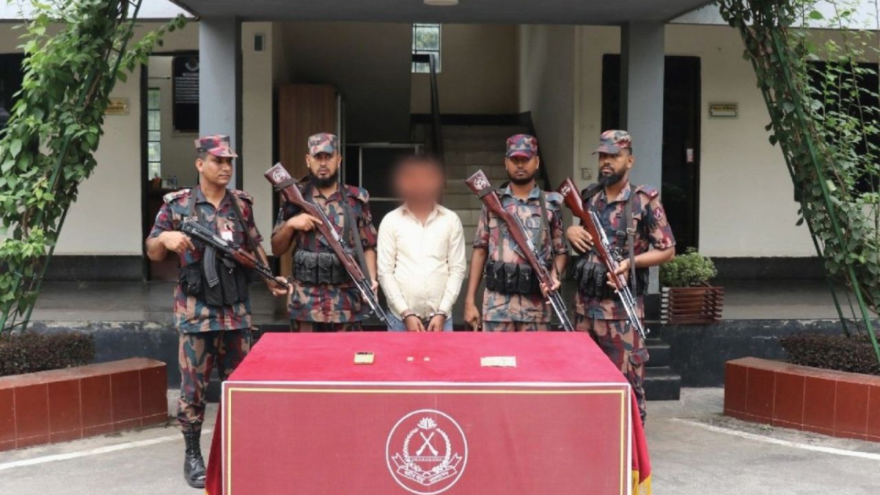 যশোরে ৪৪ লাখ টাকার স্বর্ণসহ পাচারকারী আটক