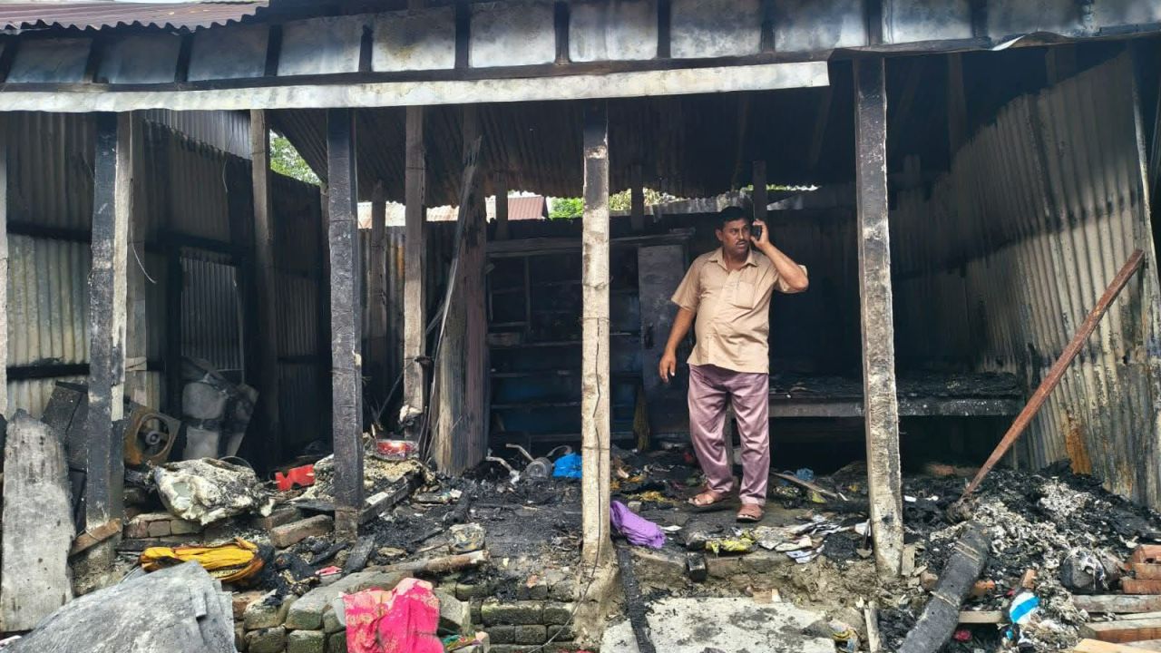 ভৈরবে আগুনে দুই প্রবাসীর পরিবারসহ পাঁচ বসতঘর পুড়ে ছাই