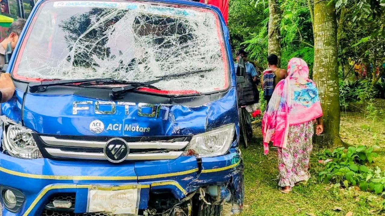ঠাকুরগাঁওয়ে ত্রিমুখী সংঘর্ষে নিহত ২, পিকআপচালক আটক