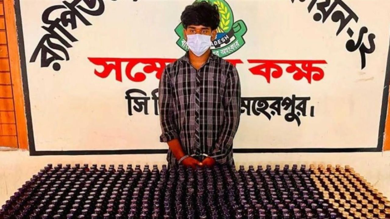 জীবননগরে ৬৫২ বোতল মাদকসহ যুবক আটক