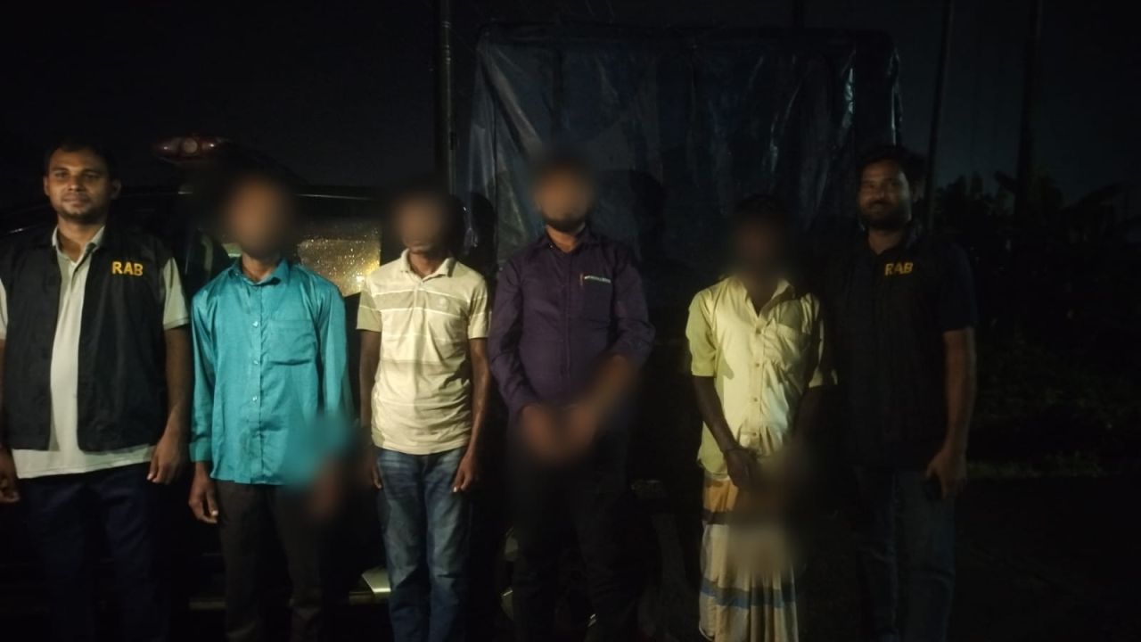 বাঁশখালীতে ঘের দখল নিয়ে হত্যা: ৪ আসামি ফেনীতে গ্রেপ্তার