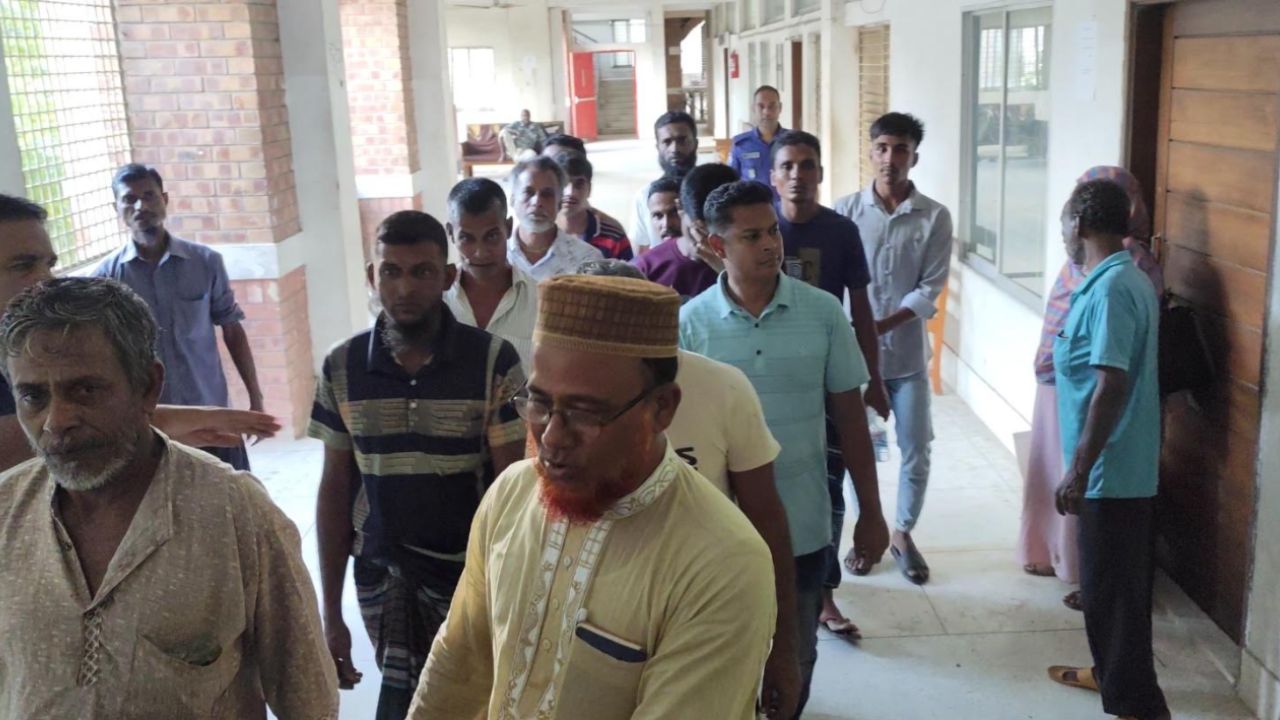 ‘চাঁদাবাজ’ চেয়ারম্যানের পক্ষে সরব এমপি, কঠোর প্রশাসন