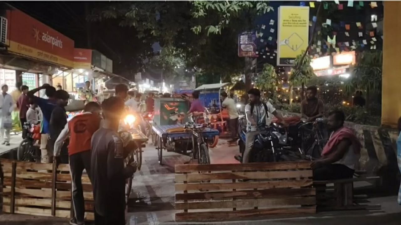 ভৈরবে একদিনে ডেঙ্গুতে ২ জনের মৃত্যু, সড়কে বিক্ষোভ