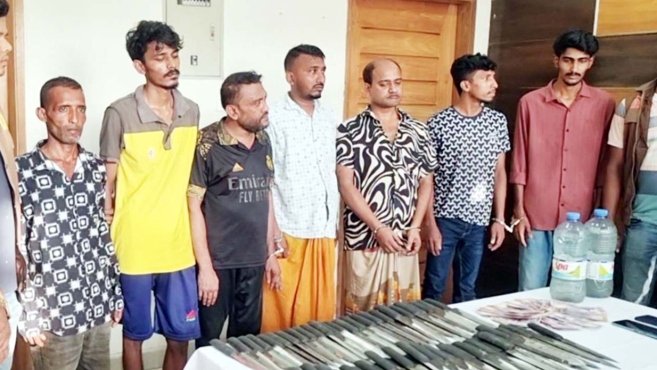 বাগেরহাটে পুলিশের সাঁড়াশি অভিযান