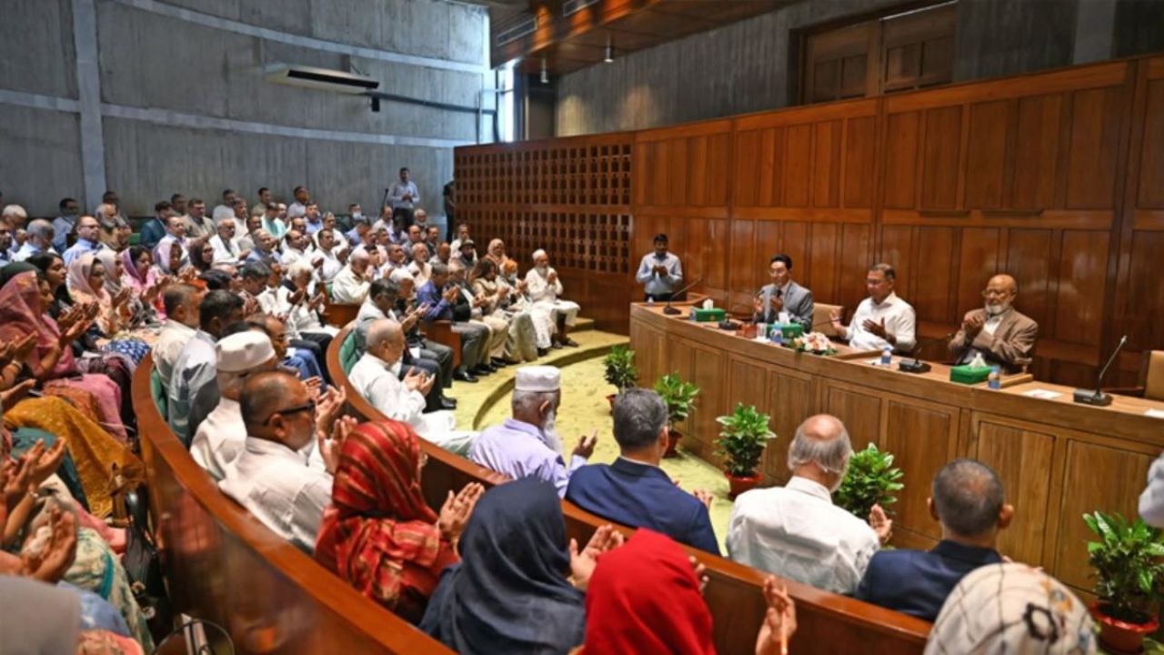 সংসদ ভবনে সরকারদলীয় এমপিদের নিয়ে বৈঠকে প্রধানমন্ত্রী