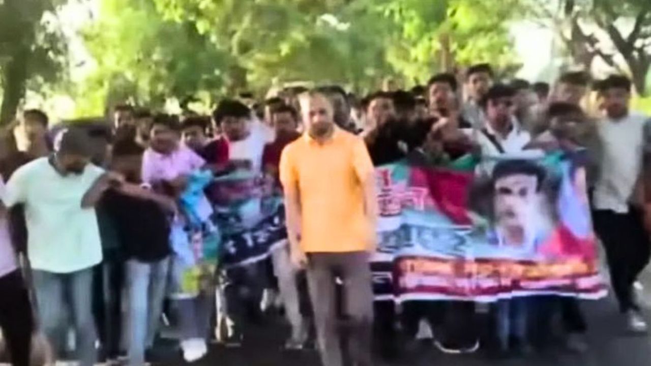আনোয়ারায় নিষিদ্ধ ছাত্রলীগের ঝটিকা মিছিল