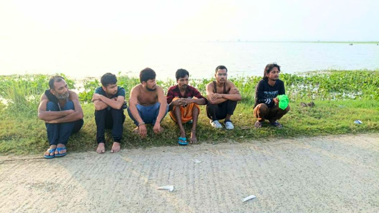 গোমস্তাপুর সীমান্তে পুশইনের চেষ্টা রুখে দিল বিজিবি