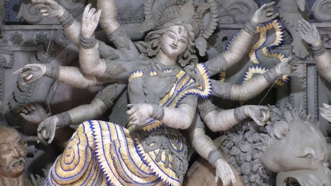 দেড় লাখ দিয়াশলাই কাঠিতে তৈরি হচ্ছে দুর্গা প্রতিমা