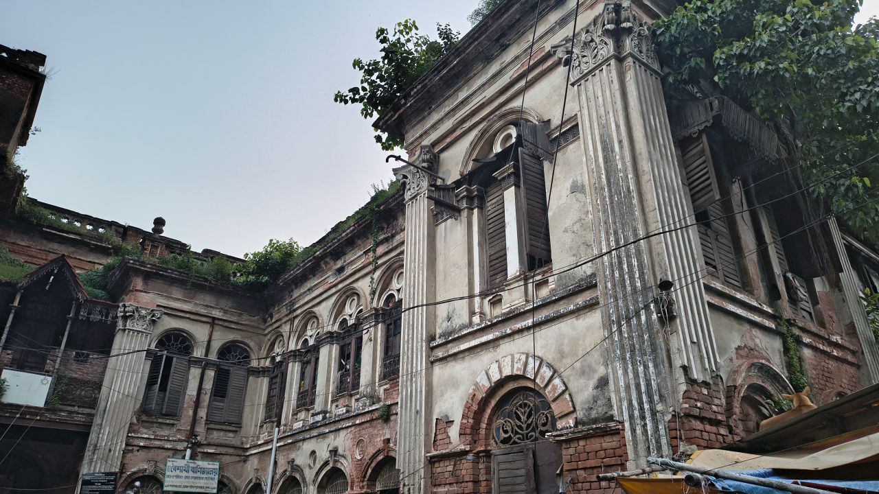 ইতিহাস আজ ধ্বংসের মুখে, চোখে পড়ছে না কারো?