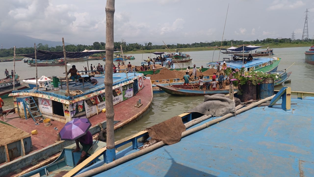 তাহিরপুরে নৌঘাটে অতিরিক্ত টোল আদায়