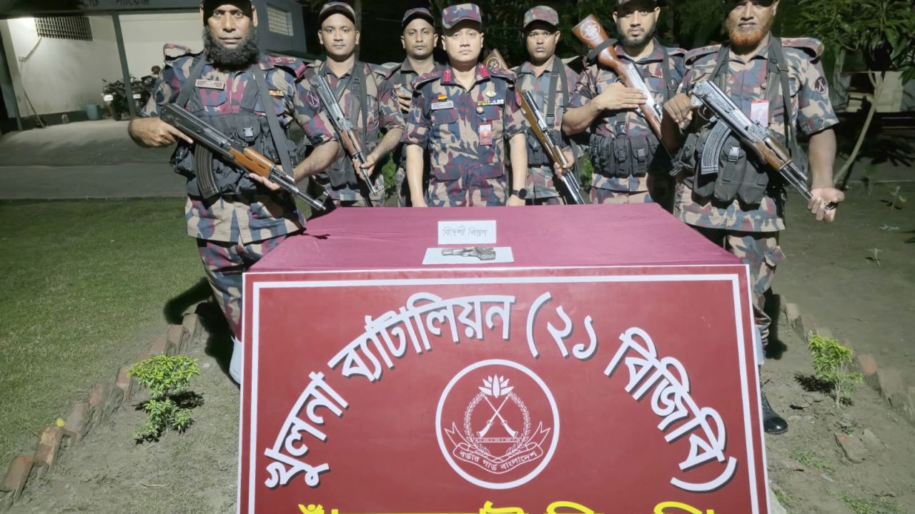 শার্শা সীমান্তে বিদেশি পিস্তল ও ম্যাগাজিন উদ্ধার