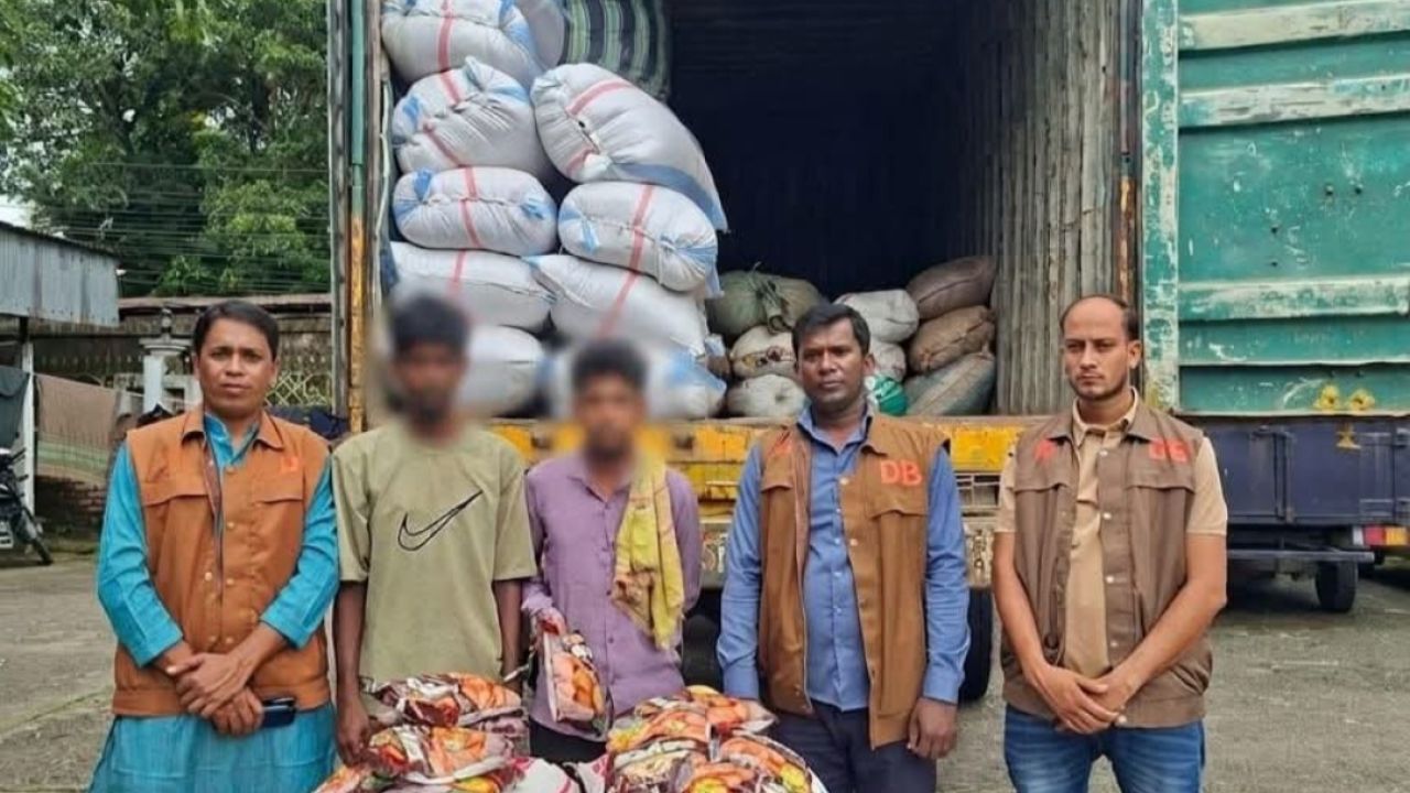সুনামগঞ্জে প্রায় ৪ হাজার কেজি ভারতীয় ফুচকাসহ কাভার্ডভ্যান জব্দ