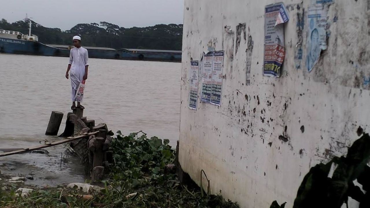 নদী দখল করে বাউন্ডারি, আঙ্গুল অপসোনিনের দিকে