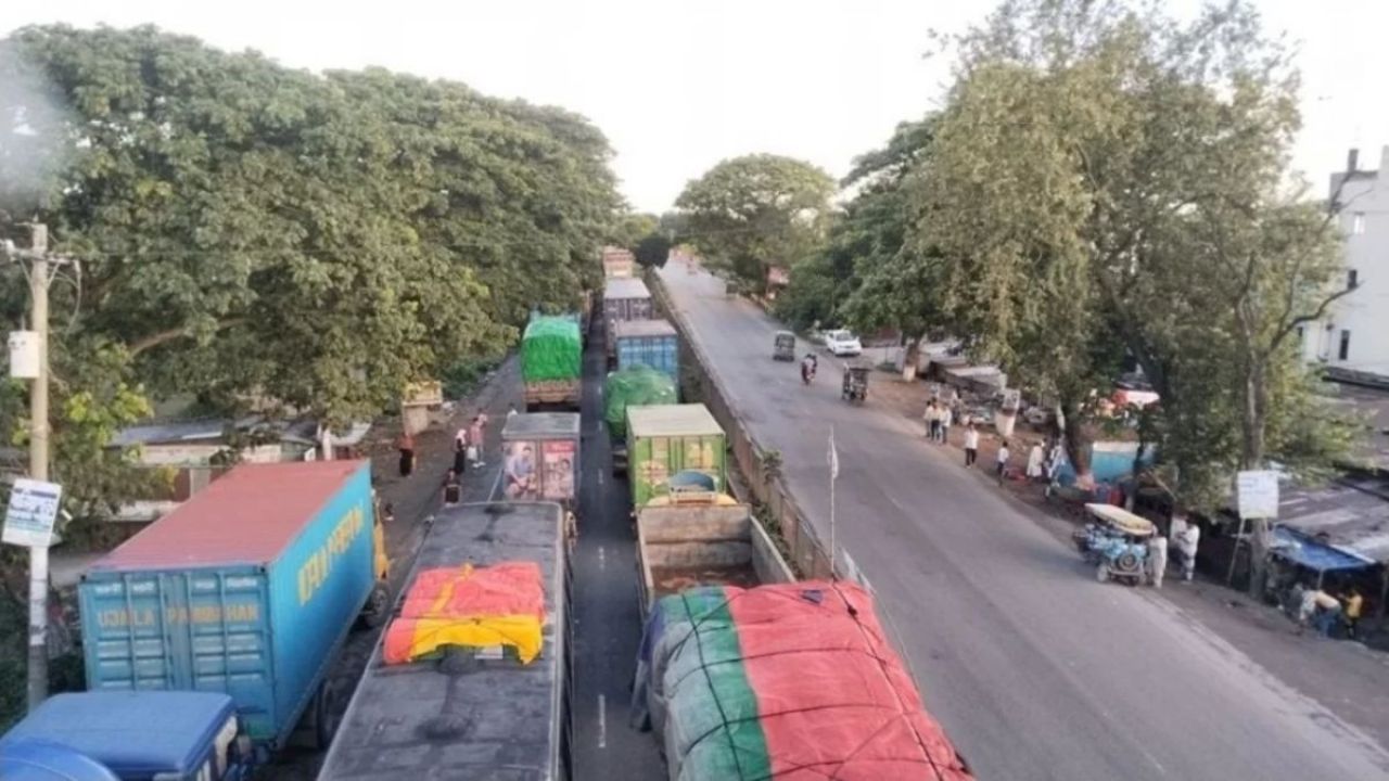 ঢাকা-চট্টগ্রাম মহাসড়কে দীর্ঘ যানজট