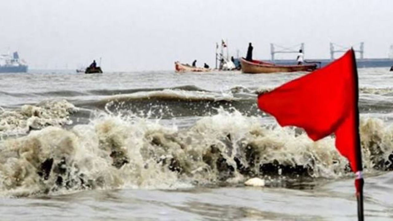 সাগরে লঘুচাপ, ৪ সমুদ্রবন্দরে ৩ নম্বর সতর্কসংকেত