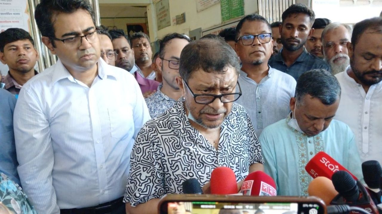 হবিগঞ্জে স্বাস্থ্যমন্ত্রীর ঝটিকা সফর