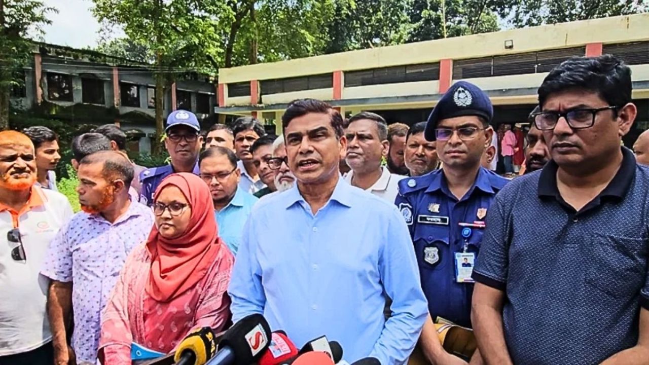 সারের কোনো সংকট নেই, গুজব ছড়াবেন না : পানিসম্পদ প্রতিমন্ত্রী