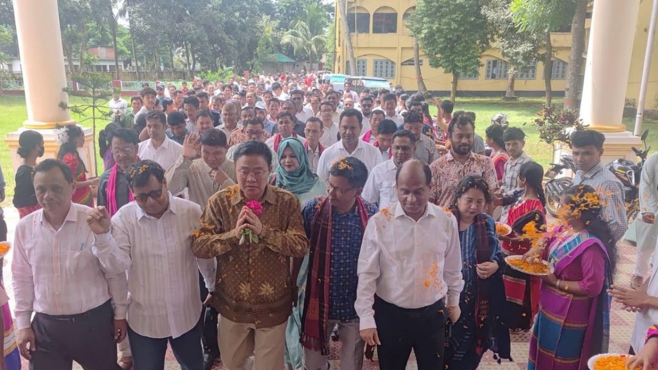 খাগড়াছড়ি পার্বত্য জেলা পরিষদের দায়িত্ব নিল যারা 