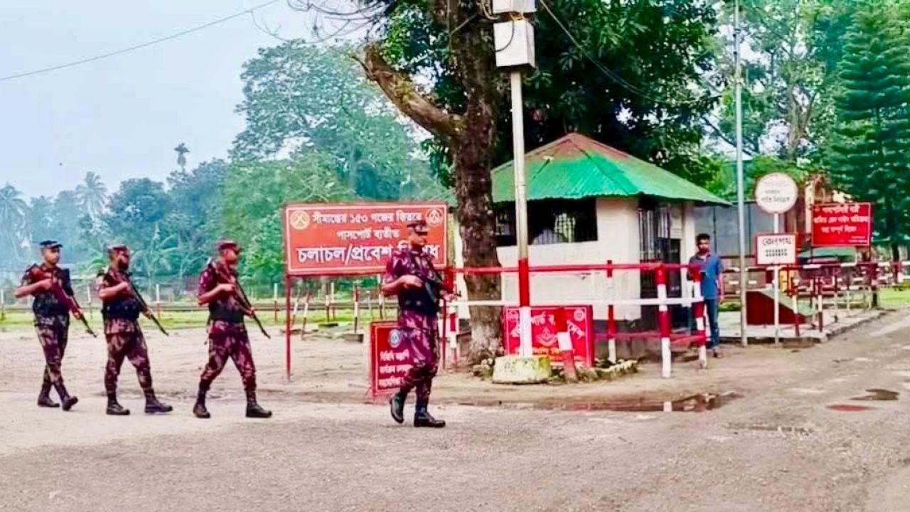 হিলি বন্দরে অনির্দিষ্টকালের জন্য আমদানি-রপ্তানি বন্ধ