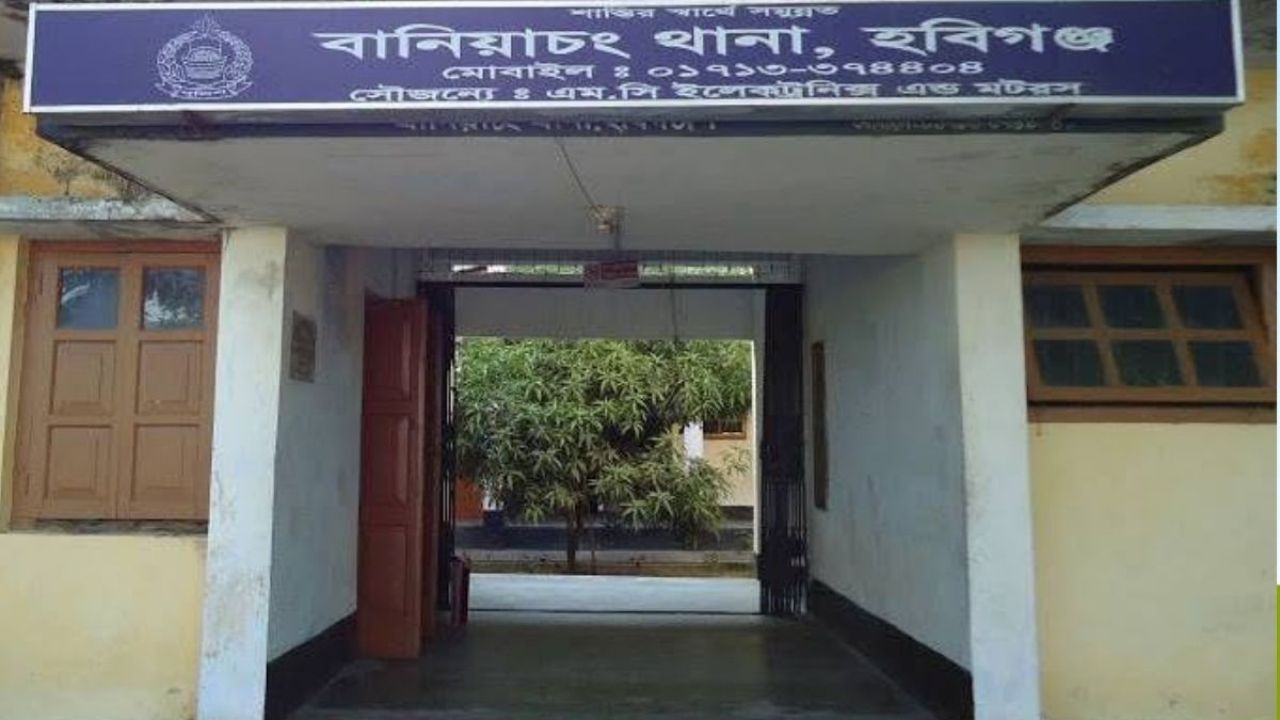 ফুটবল খেলা নিয়ে রাতের অন্ধকারে টর্চ জ্বালিয়ে সংঘর্ষ